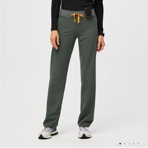 Figs Livingston basic scrub pants. Size medium. Worn maybe once. Color is moss